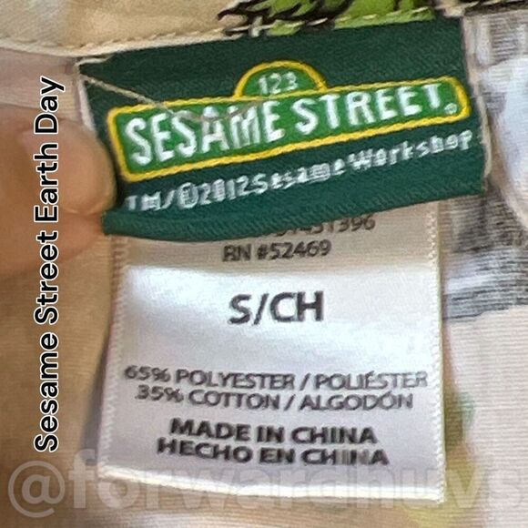 Oscar the Grouch Sesame Street Earth Day Scrub Top Size Small - Picture 6 of 11